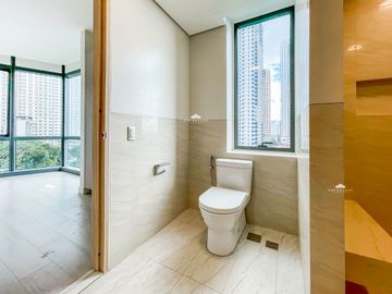 Prime Location! 1BR with Balcony Condo for Sale in The Empress at Capitol Commons Pasig City