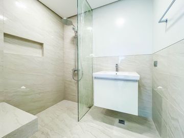Prime Location! 1BR with Balcony Condo for Sale in The Empress at Capitol Commons Pasig City
