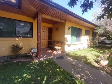Hermosa casa en 5 Norte a pasos de UCM, Las Rastras