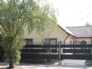 Hermosa casa en barrio consolidado, a pasos de C. Montessori