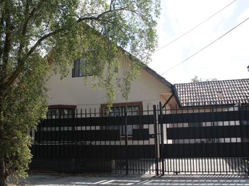Hermosa casa en barrio consolidado, a pasos de C. Montessori