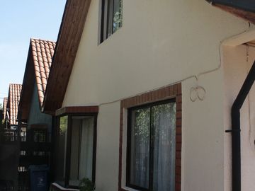 Hermosa casa en barrio consolidado, a pasos de C. Montessori