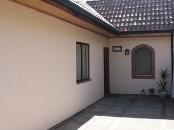 Hermosa casa en barrio consolidado, a pasos de C. Montessori