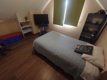 Hermosa casa en barrio consolidado, a pasos de C. Montessori