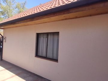 Hermosa casa en barrio consolidado, a pasos de C. Montessori