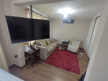 Hermosa casa en barrio consolidado, a pasos de C. Montessori