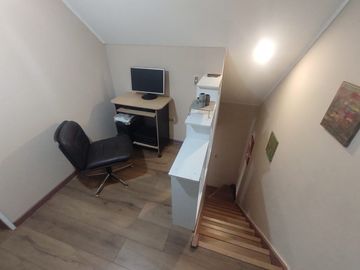 Hermosa casa en barrio consolidado, a pasos de C. Montessori