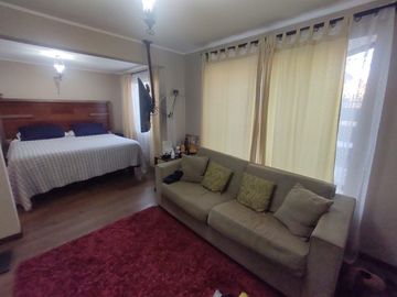 Hermosa casa en barrio consolidado, a pasos de C. Montessori