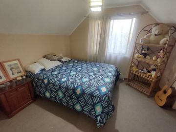 Hermosa casa en barrio consolidado, a pasos de C. Montessori