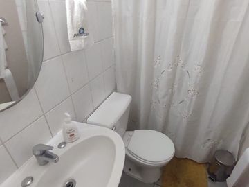 Hermosa casa en barrio consolidado, a pasos de C. Montessori