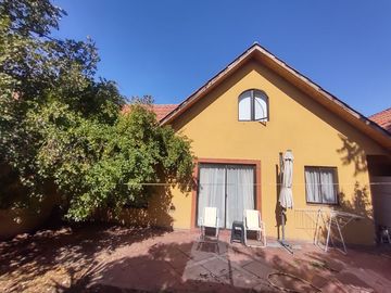 Hermosa casa en barrio consolidado, a pasos de C. Montessori