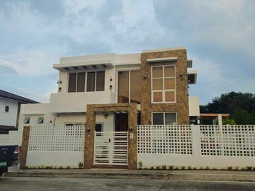 House and lot for sale in Riviera Golf Residence Silang Cavite
