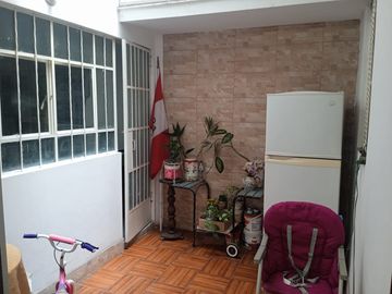 CASA EN VENTA A MEDIA CUADRA DEL MERCADO EL ALAMO, CERCA DE LA AV. PACASMAYO Y COLECTORA CALLAO