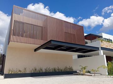 CASA EN VENTA EN MERIDA YUCATAN 4 RECAMARAS ZONA COUNTRY