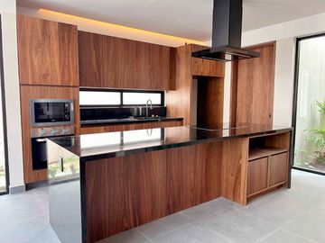 ESPECTACULAR CASA EN VENTA O RENTA EN VÍA CUMBRES