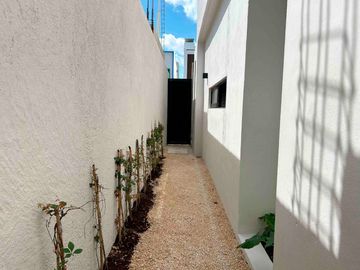 ESPECTACULAR CASA EN VENTA O RENTA EN VÍA CUMBRES