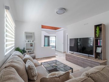CASA EN VENTA EN FRACCIONAMIENTO CON SEGURIDAD A 10 MINUTOS DE BRISAS, FRENTE AL TEC DE MONTERREY CUERNAVACA