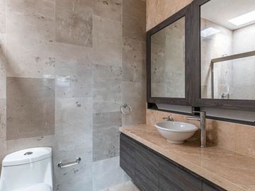 CASA EN VENTA EN FRACCIONAMIENTO CON SEGURIDAD A 10 MINUTOS DE BRISAS, FRENTE AL TEC DE MONTERREY CUERNAVACA