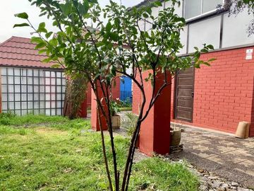 Buena y Linda Casa 4D 2B Remodelada en Condominio seguro