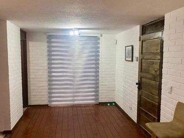 Buena y Linda Casa 4D 2B Remodelada en Condominio seguro