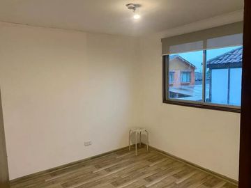 Buena y Linda Casa 4D 2B Remodelada en Condominio seguro