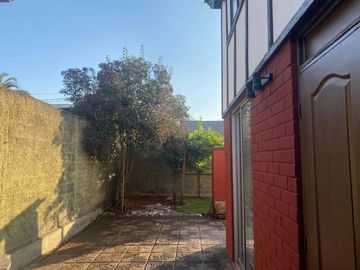 Buena y Linda Casa 4D 2B Remodelada en Condominio seguro