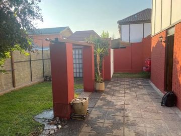 Buena y Linda Casa 4D 2B Remodelada en Condominio seguro