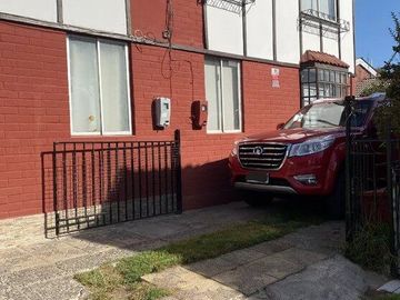Buena y Linda Casa 4D 2B Remodelada en Condominio seguro