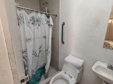 UN NIVEL CIMIENTOS 2º.PISO, COL JARDINES DE LA HACIENDA, CERCA NUEVO HOSPITAL GENERAL AMPLIOS A 12 MIN DEL CENTRO CERC DE AV. CONSTITUYENTES Y PROLONG