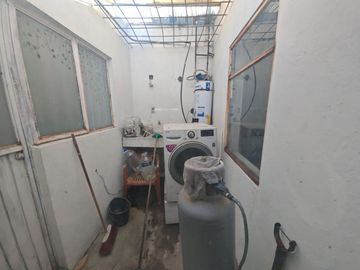 UN NIVEL CIMIENTOS 2º.PISO, COL JARDINES DE LA HACIENDA, CERCA NUEVO HOSPITAL GENERAL AMPLIOS A 12 MIN DEL CENTRO CERC DE AV. CONSTITUYENTES Y PROLONG