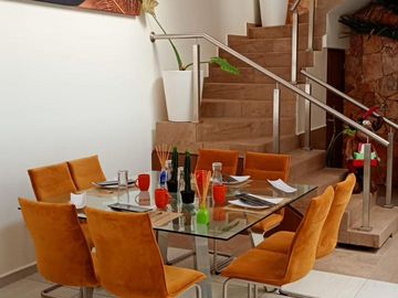 CASA EN VENTA EN CENNET