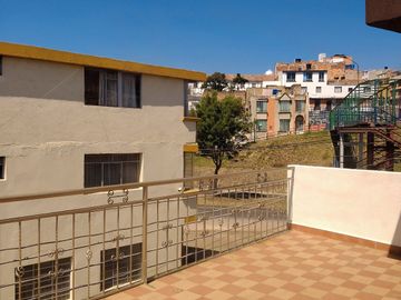 VENDO CASA CERCA A LA FACULTAD DE MEDICINA TUNJA
