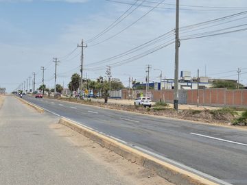 VENTA DE TERRENO EN ESQUINA Y A FILO DE PISTA CARRETERA PIMENTEL