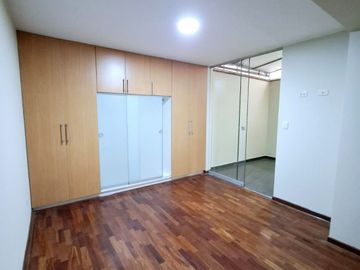 SURCO - URBANIZACIÓN HIGUERETA ALQUILER DE DEPARTAMENTO FRENTE A PARQUE.