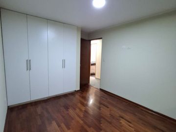 SURCO - URBANIZACIÓN HIGUERETA ALQUILER DE DEPARTAMENTO FRENTE A PARQUE.