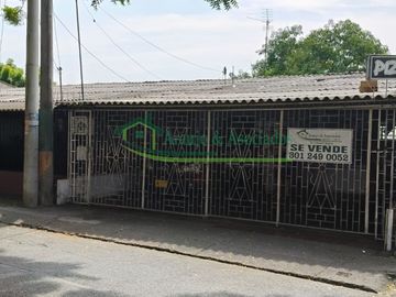 VENDEMOS CASA EN EL BARRIO KENNEDY
