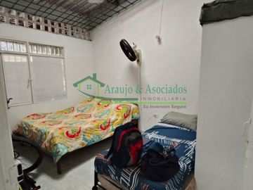 VENDEMOS CASA EN EL BARRIO KENNEDY