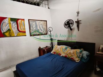 VENDEMOS CASA EN EL BARRIO KENNEDY