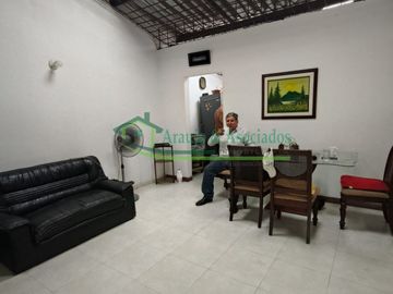 VENDEMOS CASA EN EL BARRIO KENNEDY