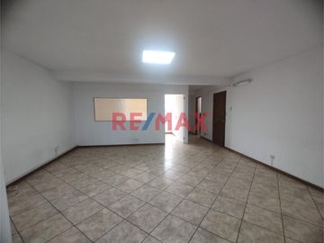ID: 1129034 Alquiler De Oficina En Alquiler Con Vista A Parque En Corpac - San Isidro $600