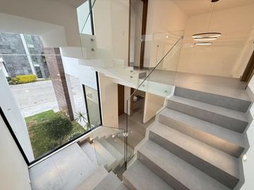 Casa espaciosa y moderna cerca de la UDLAP y la recta a Cholula