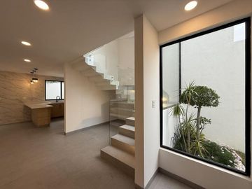 Casa espaciosa y moderna cerca de la UDLAP y la recta a Cholula