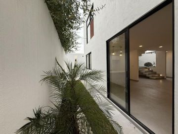 Casa espaciosa y moderna cerca de la UDLAP y la recta a Cholula