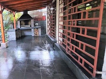 EXCELENTE CASA REMODELADA, SIMON BOLIVAR CON MONTENEGRO, ÑUÑOA, 4 DORMITORIOS, 3 BAÑOS, ESTACIONAMIENTOS, BODEGAS, BUEN PATIO