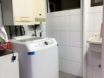 EXCELENTE CASA REMODELADA, SIMON BOLIVAR CON MONTENEGRO, ÑUÑOA, 4 DORMITORIOS, 3 BAÑOS, ESTACIONAMIENTOS, BODEGAS, BUEN PATIO