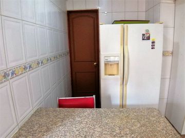 EXCELENTE CASA REMODELADA, SIMON BOLIVAR CON MONTENEGRO, ÑUÑOA, 4 DORMITORIOS, 3 BAÑOS, ESTACIONAMIENTOS, BODEGAS, BUEN PATIO