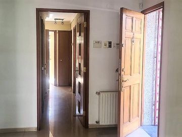EXCELENTE CASA REMODELADA, SIMON BOLIVAR CON MONTENEGRO, ÑUÑOA, 4 DORMITORIOS, 3 BAÑOS, ESTACIONAMIENTOS, BODEGAS, BUEN PATIO