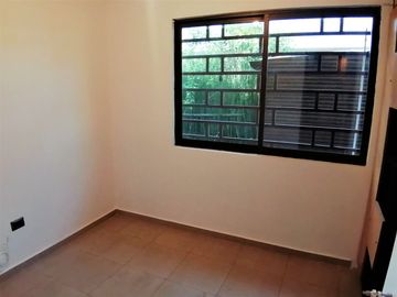 EXCELENTE CASA REMODELADA, SIMON BOLIVAR CON MONTENEGRO, ÑUÑOA, 4 DORMITORIOS, 3 BAÑOS, ESTACIONAMIENTOS, BODEGAS, BUEN PATIO