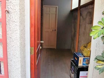 EXCELENTE CASA REMODELADA, SIMON BOLIVAR CON MONTENEGRO, ÑUÑOA, 4 DORMITORIOS, 3 BAÑOS, ESTACIONAMIENTOS, BODEGAS, BUEN PATIO