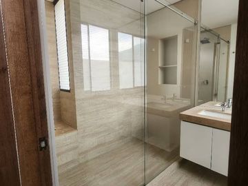 Vendo casa  ESQUINERA CONDOMINIO CLUB HOUSE, 173.14 Mts de construccipn, con un lote de 235.19 mts , la casa es de 2 pisos, sala comedor, cocina, lava